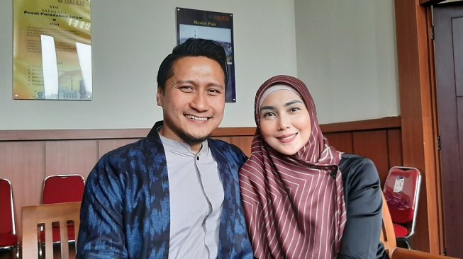 Cerita Fenita Arie Hijrah, Setahun Cekcok dengan Arie Untung sebelum Mantap Berhijab