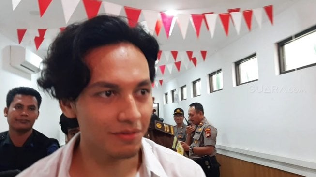 Jefri Nichol dan Fans Berbalas Cinta di Pengadilan