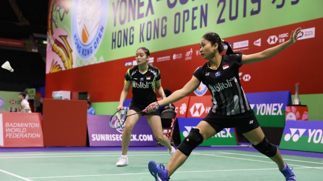 Pasangan ganda putri Indonesia, Ni Ketut Mahadewi Istarani/Tania Oktaviani Kusumah, berhasil melaju ke babak utama Hong Kong Open 2019 usai mengalahkan wakil tuan rumah Fan Ka Yan/Wu Wi Ting, Selasa (12/11). [Humas PBSI]