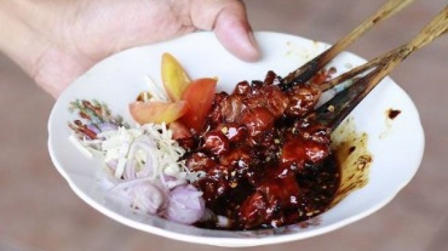 Pedas Bak Disambar Kilat, Ini Dia Sajian Sate Petir Pak Nano di Yogyakarta