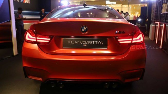 Mobil BMW M4 Competition saat peluncuran di Jakarta, Selasa (12/11). [Suara.com/Arya Manggala]