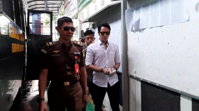 Makan Seafood, Kriss Hatta Didoakan Fit Jalani Sidang Tuntutan Besok