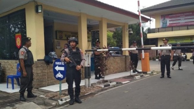 Bom Meledak di Polrestabes Medan, Penjagaan Mapolres Cilegon Diperketat