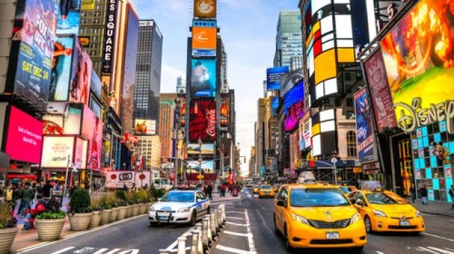 Suasana Tarawih di Times Square New York, Warganet Syok dengan Surat Bacaan Imam: Auto Angkat Sajadah