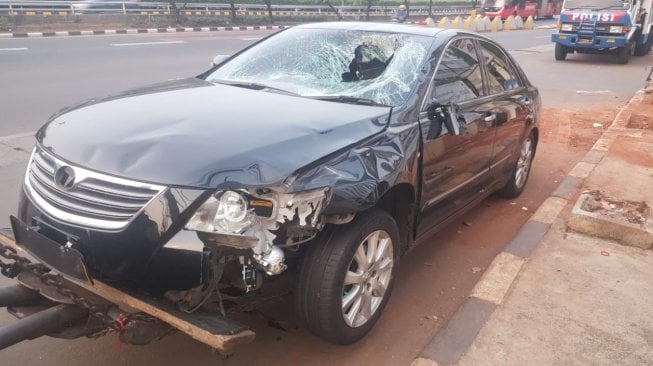 Kondisi Mobil Penabrak Skuter Listrik Rusak Parah Hingga Kaca Depan Jebol