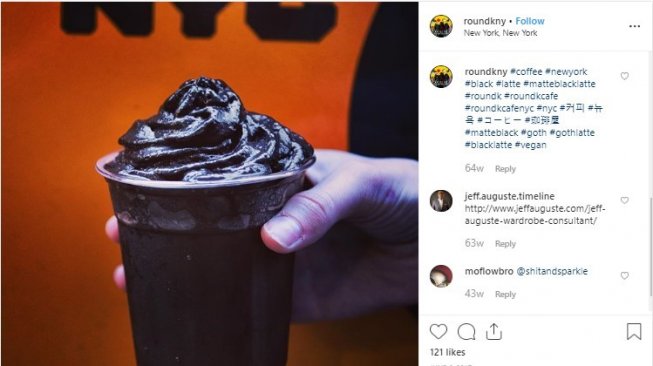 Kopi paling hitam di dunia. Bikinnya dari apa ya? (Dok. Instagram/Round K)