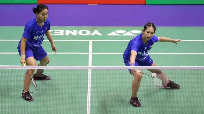 Pasangan ganda putri Indonesia, Siti Fadia Silva Ramadhanti/Ribka Sugiarto, terhenti kiprahnya di Hong Kong Open 2019 usai kalah rubber game dari Chang Ye Na/Kim Hye Rin (Korsel), Rabu (13/11). [Humas PBSI]