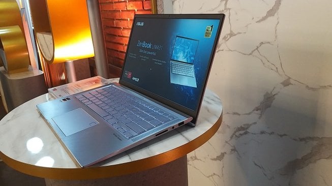 Asus ZenBook UM431 diluncurkan di Jakarta, Kamis (14/11/2019). [Suara.com/Lintang Siltya Utami]