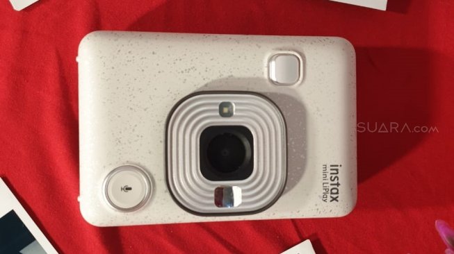 Instax Mini LiPlay. [Suara.com/Lintang Siltya Utami