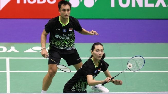 Pasangan ganda campuran Indonesia, Hafiz Faizal/Gloria Emanuelle Widjaja, melenggang ke perempat final Hong Kong Open 2019 usai menang atas hris Adcock/Gabielle Adcock (Inggris), Kamis (14/11). [Humas PBSI]