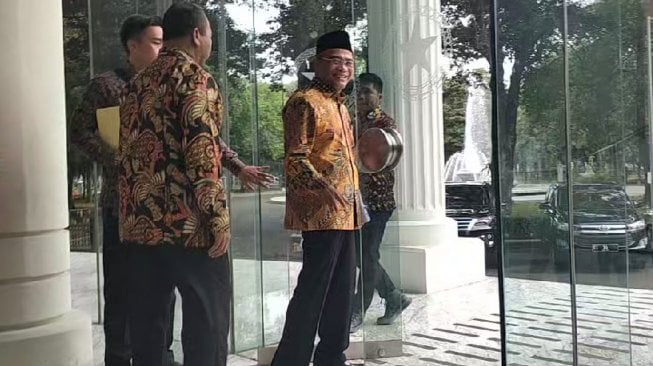 Menko PMK Sebut Pemerintah Akan Bangun Sekolah Darurat Dekat SD yang Ambruk