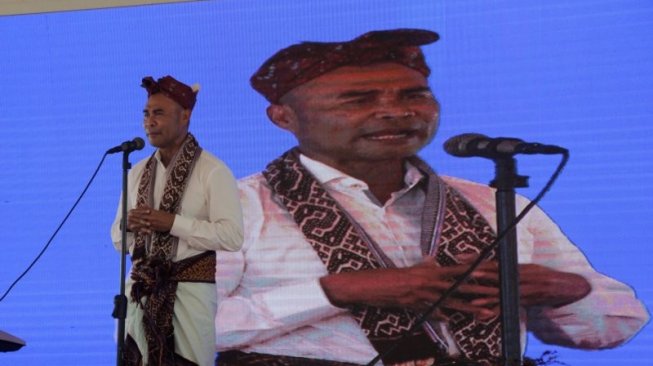 Gubernur NTT Viktor B Laiskodat saat memberikan kata sambutan dalam acara festival Menipo di Kota Kupang, Kamis (14/11/2019) ANTARA/Kornelis Kaha