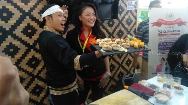 Seru dan Mendebarkan, Aksi Pisau Chef Muto Sebelum Bikin Sushi