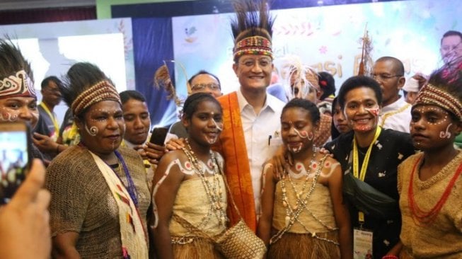 Mensos Temui Puluhan Anak dari Kawasan Terpencil Indonesia