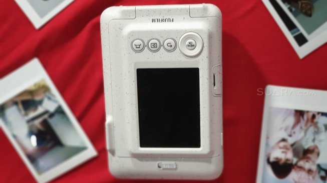 Instax Mini LiPlay. [Suara.com/Lintang Siltya Utami