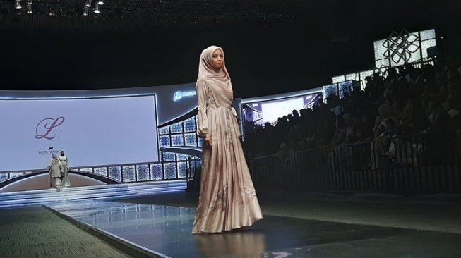 Laudya Cynthia Bella memamerkan karya terbarunya L by LCB sebanyak 8 looks. (Suara.com/Dini Afrianti)