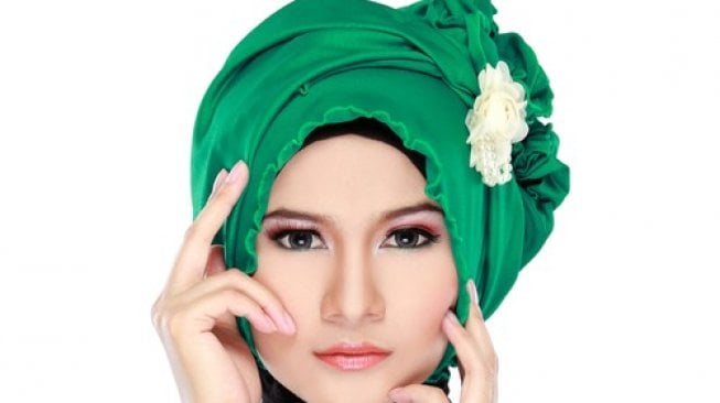 Ciptakan Kesan Glamour, Ikuti 3 Tips Memilih Hijab Pesta