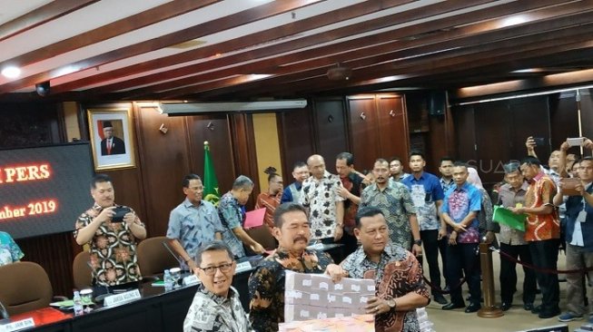 Jaksa Setor Uang Cash Terpidana Kokos Lim Rp 447 Miliar ke Kas Negara