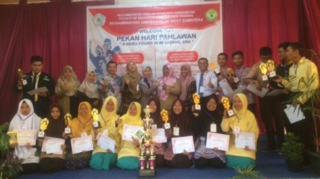 Lima Penghargaan, MA KMM Padang Panjang Jadi Juara Umum English