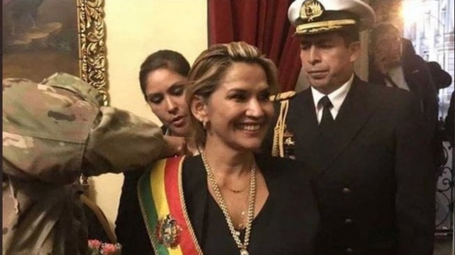 Presiden Bolivia Jeanine Anez Umumkan Dirinya Positif Corona di Twitter