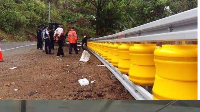 Ridwan Kamil Jelaskan Roller Barrier di Jabar, Warganet Minta Kolam Renang