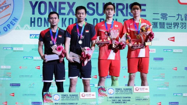 Pasangan ganda putra Indonesia, Hendra Setiawan/Mohammad Ahsan, menjadi runner-up Hong Kong Open 2019 usai kalah dari Choi Solgyu/Seo Seung Jae (Korsel) di babak final, Minggu (17/11). [Humas PBSI]