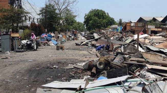 Kondisi bangunan dan tempat usaha warga di Jalan Sunter Agung Perkasa VIII, Kecamatan Tanjung Priok, Sabtu (16/11/2019). [ANTARA/Fauzi Lamboka]