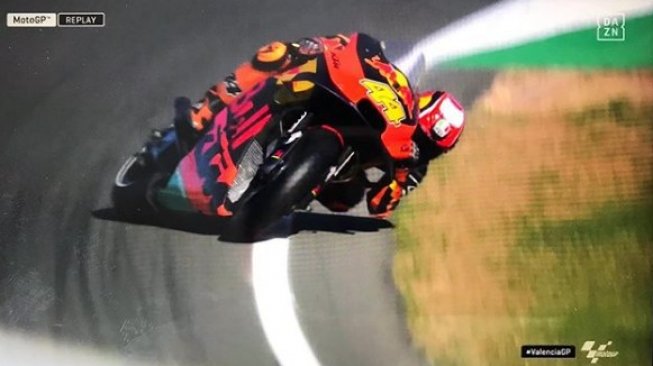 Pol Espargaro ngedrift pakai motor MotoGP. (Instagram)