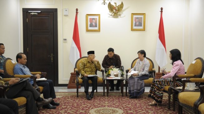 Wapres Maruf Amin melakukan pertemuan dengan Duta Besar Luar Biasa dan Berkuasa Penuh Republik Uni Myanmar untuk Indonesia Ei Ei Khin Aye di Kantor Wapres di Jalan Medan Merdeka Utara, Jakarta Pusat, Senin (18/11/2019). (Foto dok. Setwapres)