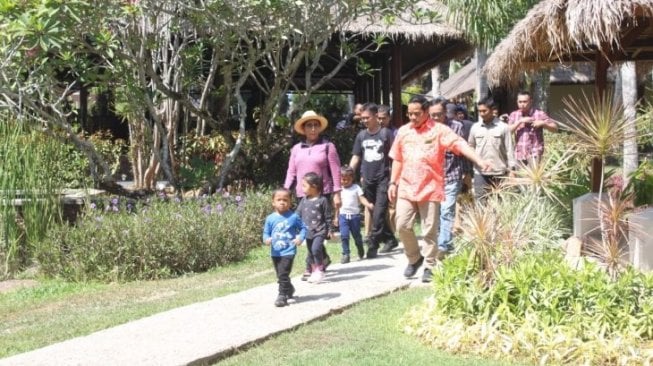 Liburan di Tanjung Lesung, Mantan Menteri Kelautan Berikan Bantuan Kapal