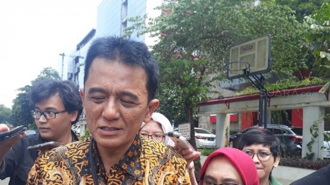 Eks Wakil Ketua KPK Chandra Hamzah di gedung Kementerian BUMN. (Suara.com/Achmad Fauzi).