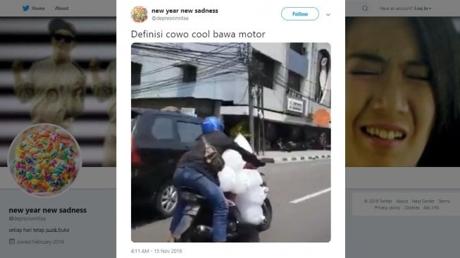 Postingan warganet seorang pengendara motor membawa es batu banyak. [Twitter]