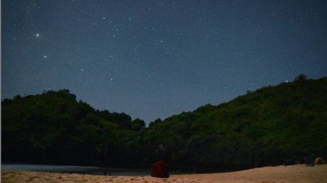 Pantai Sedahan, Spot Camping Tersembunyi Bertabur Bintang di Gunungkidul