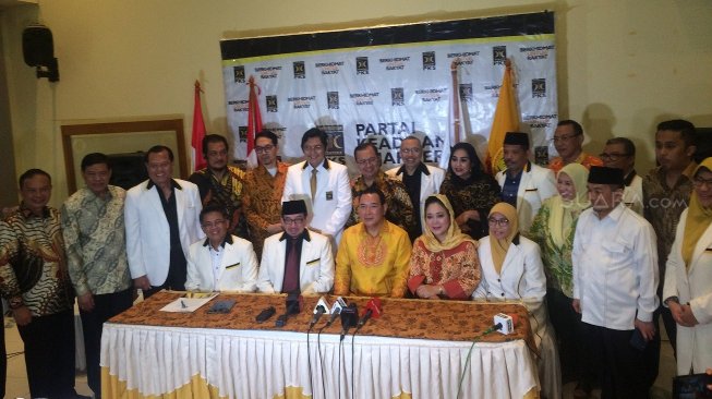 Partai Keadilan Sejahtera (PKS) dan Partai Berkarya membuat komitmen usai melangsungkan pertemuan di Kantor DPP PKS, Jalan TB Simatupang, Jakarta Selatan. (Suara.com/Novian)