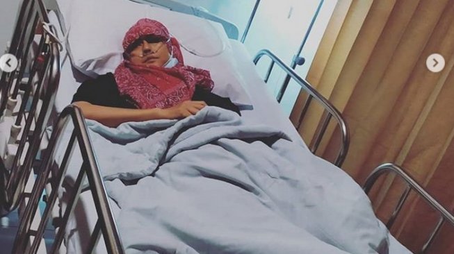 Ria Irawan kembali dirawat di RSCM. [Instagram]