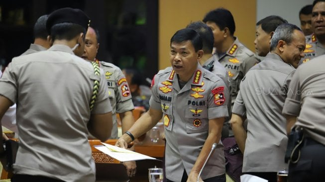 Kapolri Jenderal Pol Idham Azis saat mengikuti rapat kerja dengan Komisi III DPR di Kompleks Parlemen, Senayan, Jakarta, Rabu (20/11). [Suara.com/Arya Manggala]