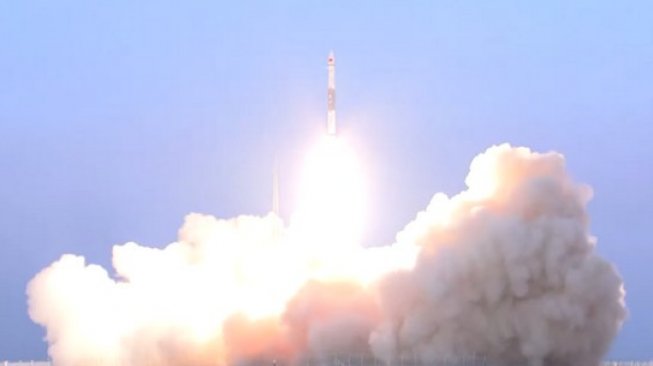 Peluncuran Roket Kuaizhou-1A dari Jiuquan satelit centre [screen shot CC TV].