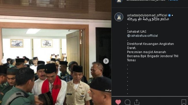 UAS disambut hangat TNI AD. (Instagram/@ustadzabdulsomad_official)