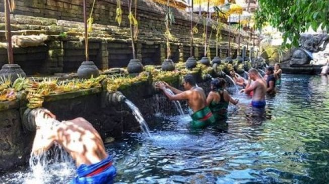 4 Wisata di Bali untuk Berlibur Sembari Bersihkan Diri dengan Melukat