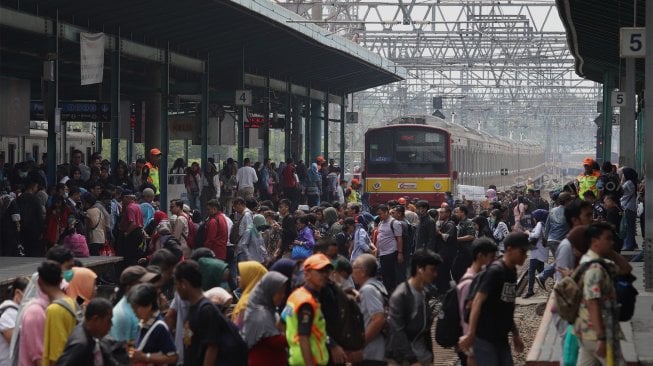 Waspada! KRL Rute Bogor-Jakarta Kota Berisiko Tinggi Penularan Corona