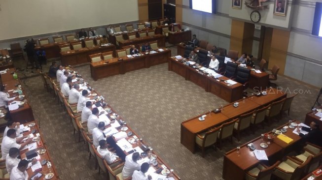 RDP DPR dengan Kepala BNPT. (Suara.com/Ria Rizki)