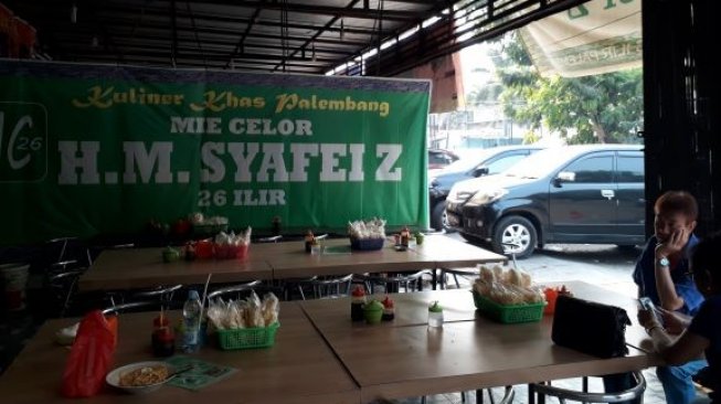 RM Mie Celor H.M. Syafei Z, sajikan Mi Celor otentik citarasa Palembang. (Suara.com/Risna Halidi)