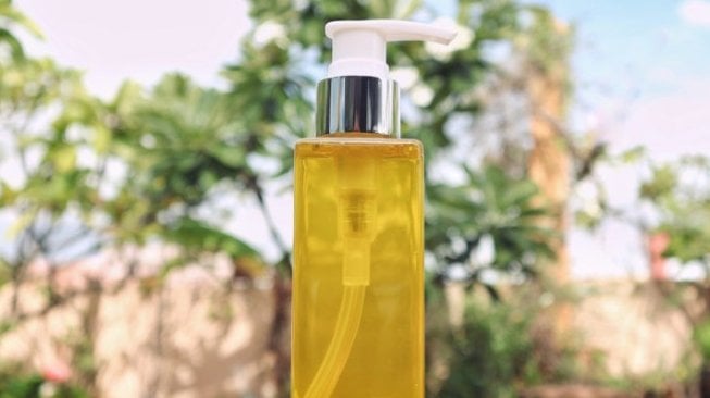 5 Deretan Cleansing Oil Lokal Murah di Bawah Rp 100 Ribu, Wajib Punya Nih!