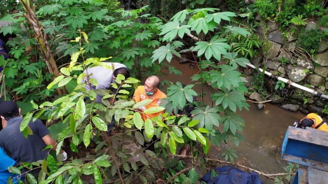 Tewas Misterius, Geger Mayat dengan Luka Jeratan Leher di Sungai Mbawang