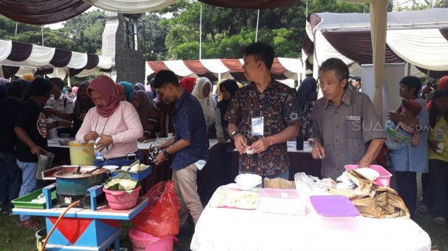 Serunya Berburu Kuliner Legendaris di Kota Hujan