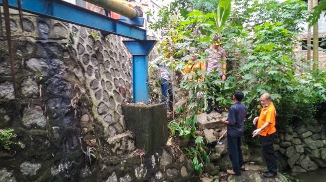 Mayatnya Dibuang ke Sungai, Detik-detik Kakak Beradik Bunuh Siswa SD