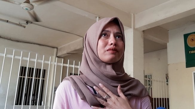 Zul Zivilia Dituntut Seumur Hidup, Istri Menangis dan Memukul Lelaki Ini