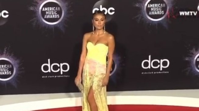 Ngintip Dikit, Tato Agnez Mo di Paha Bikin Penasaran: Auto Ngezoom