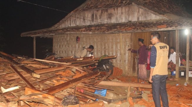 Angin Puting Beliung Menerjang Dua Dusun di Bangkalan, Satu Orang Tewas