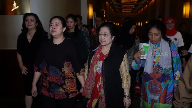Cak Nun Ungkap Sosok Berkuasa di Belakang Jokowi: Bukan Megawati, Siapa?